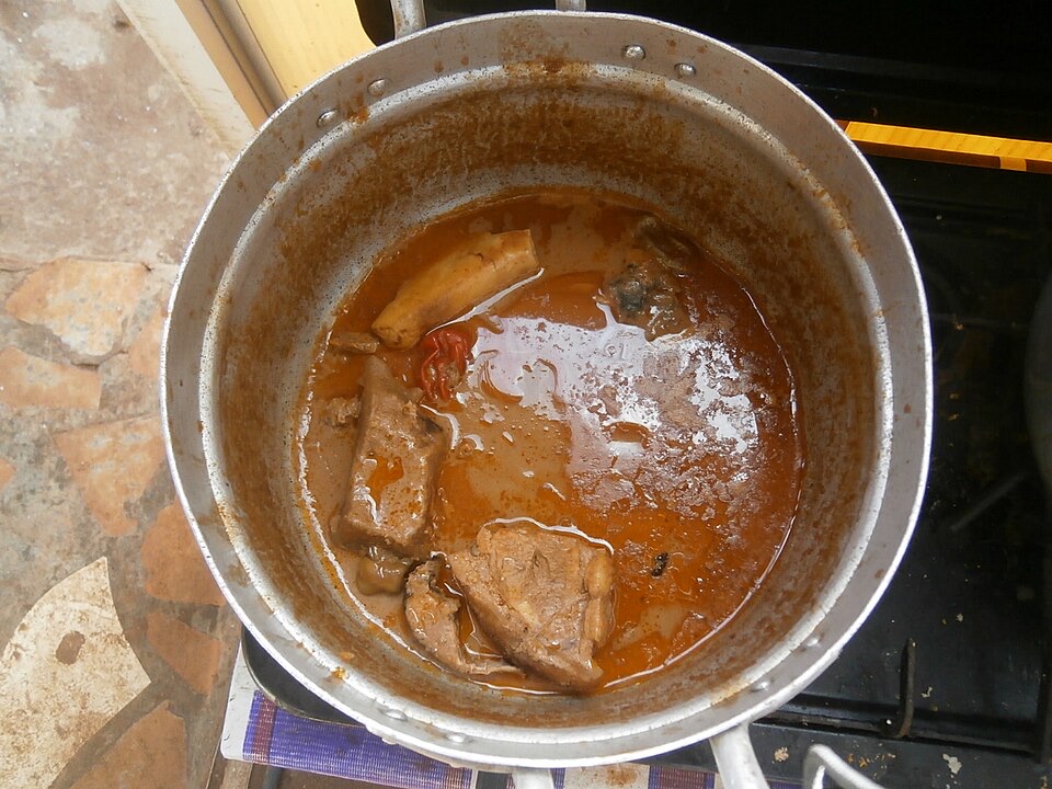 Groundnut soup with chicken